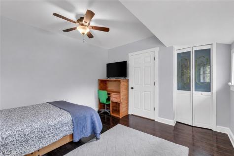1511 Center Road Hinckley OH 44233
