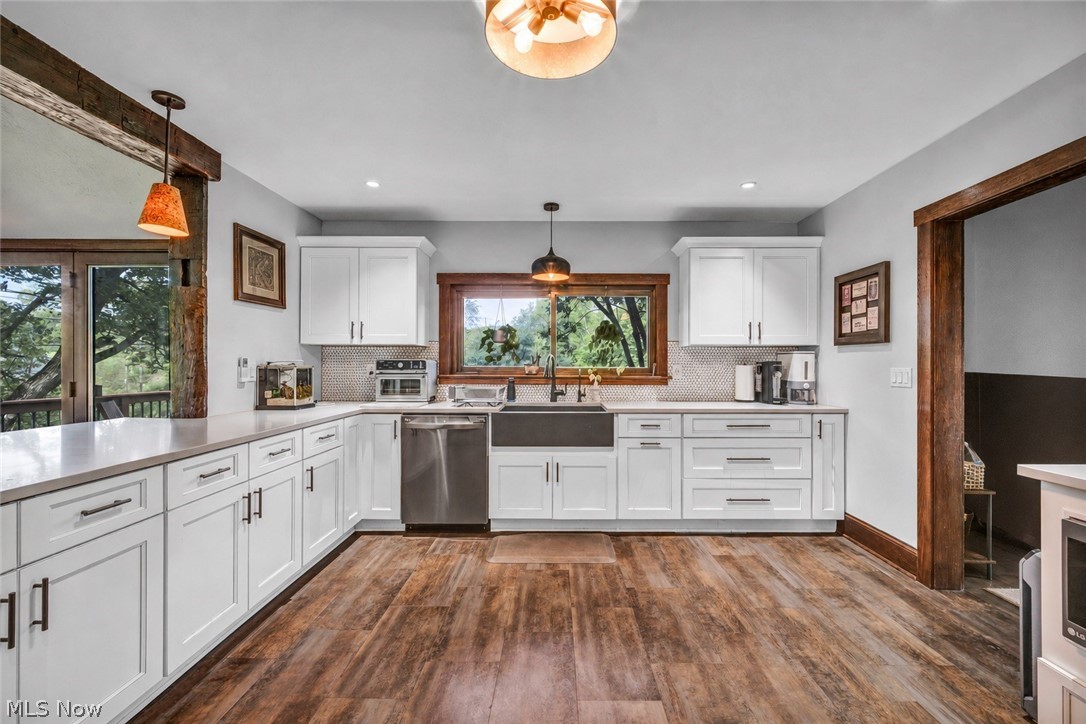 1511 Center Road Hinckley OH 44233