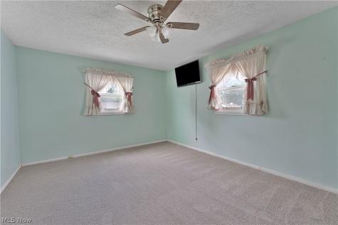 34 Mcdonald Avenue Niles OH 44446
