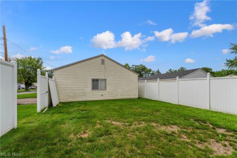 34 Mcdonald Avenue Niles OH 44446