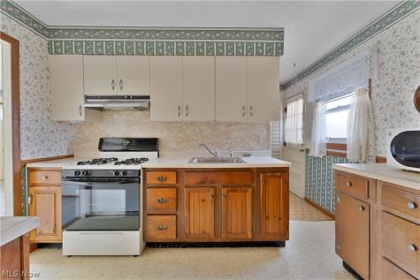 34 Mcdonald Avenue Niles OH 44446