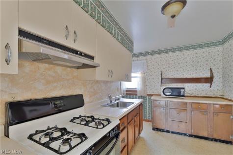 34 Mcdonald Avenue Niles OH 44446