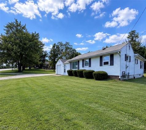 8023 Columbus Road NE Louisville OH 44641