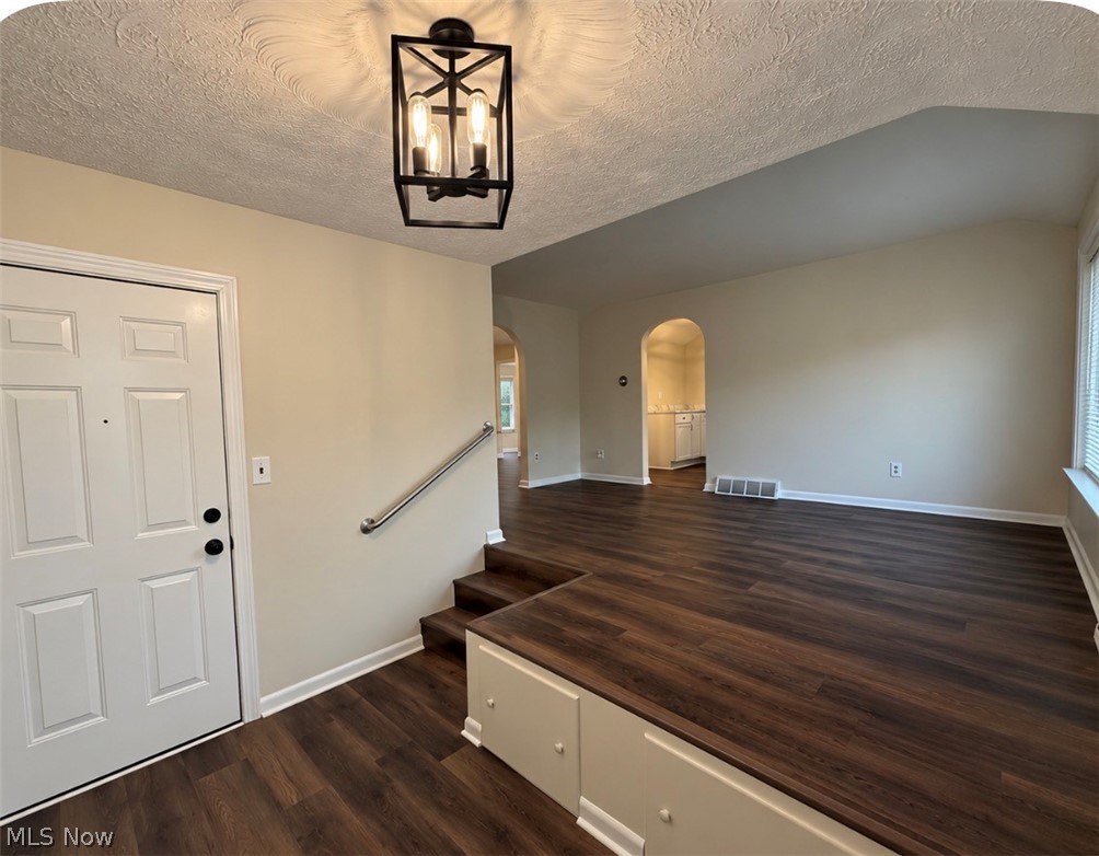 8023 Columbus Road NE Louisville OH 44641