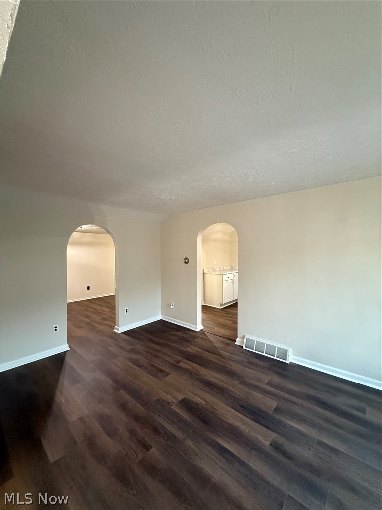 8023 Columbus Road NE Louisville OH 44641
