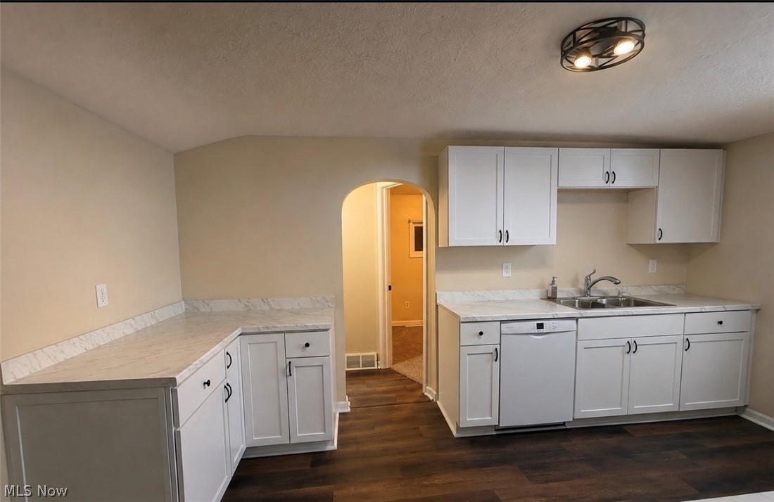 8023 Columbus Road NE Louisville OH 44641