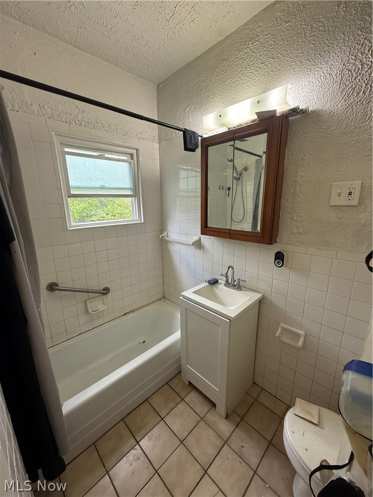 2406 Henninger Road Cleveland OH 44109