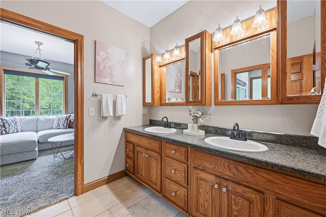 5560 Oak Hill Drive Warren OH 44481