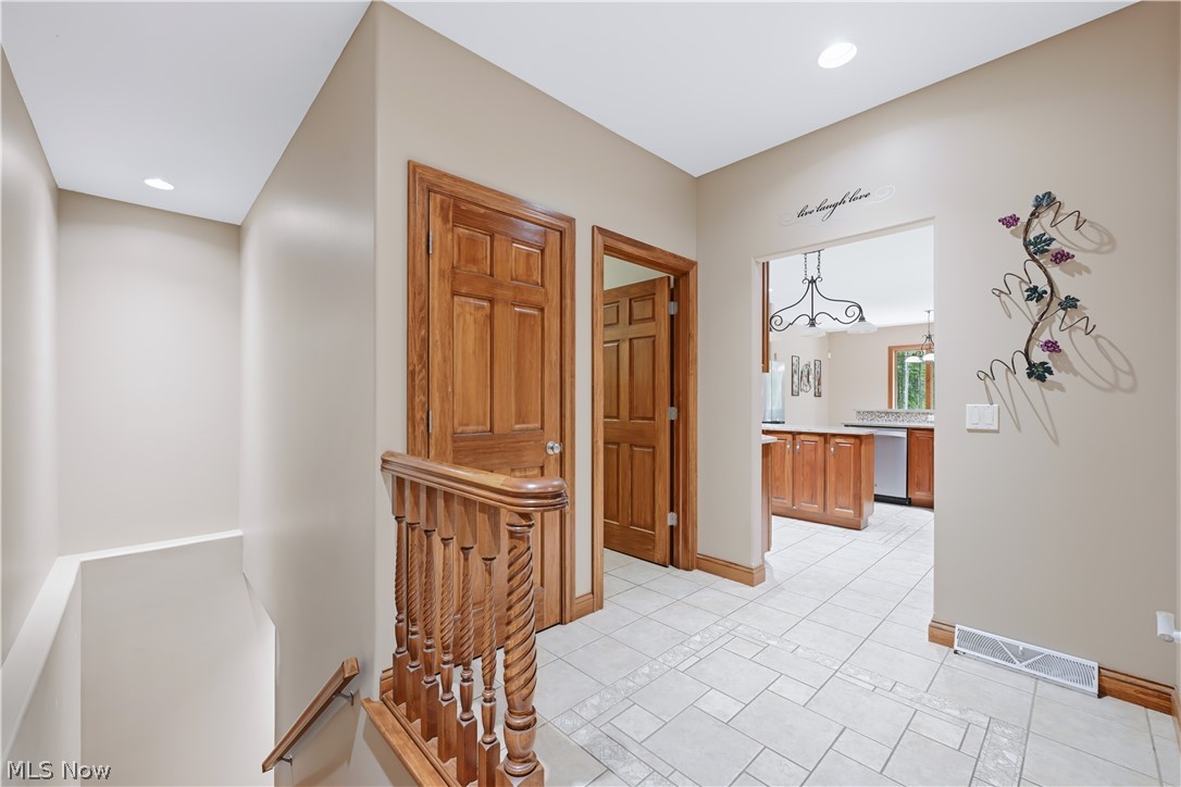 5560 Oak Hill Drive Warren OH 44481