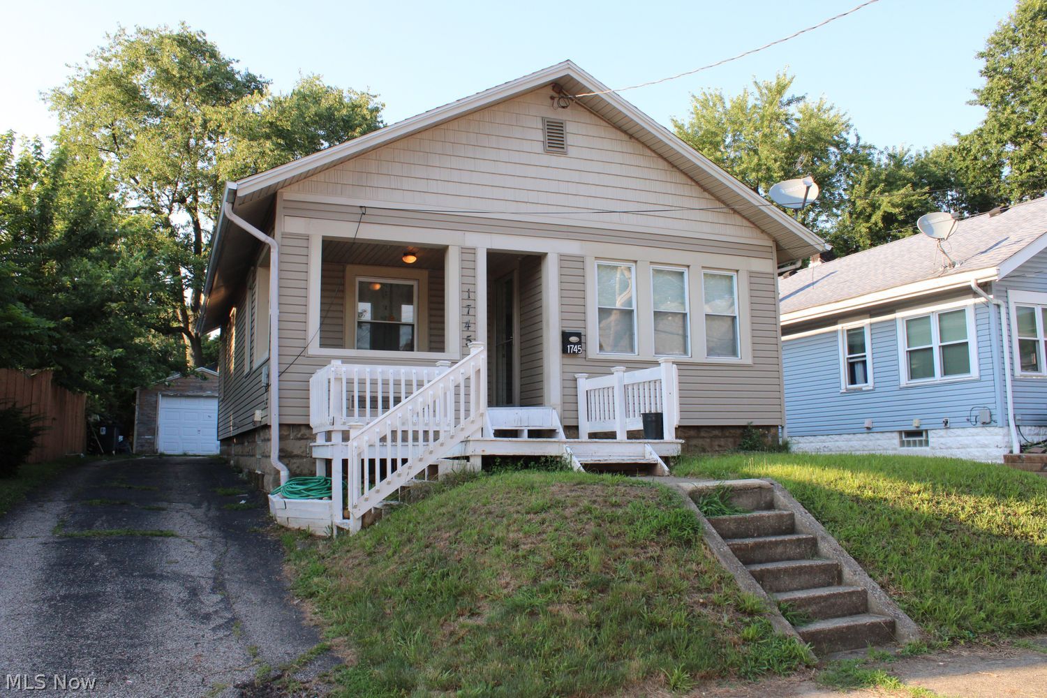 1745 Flint Avenue Akron OH 44305