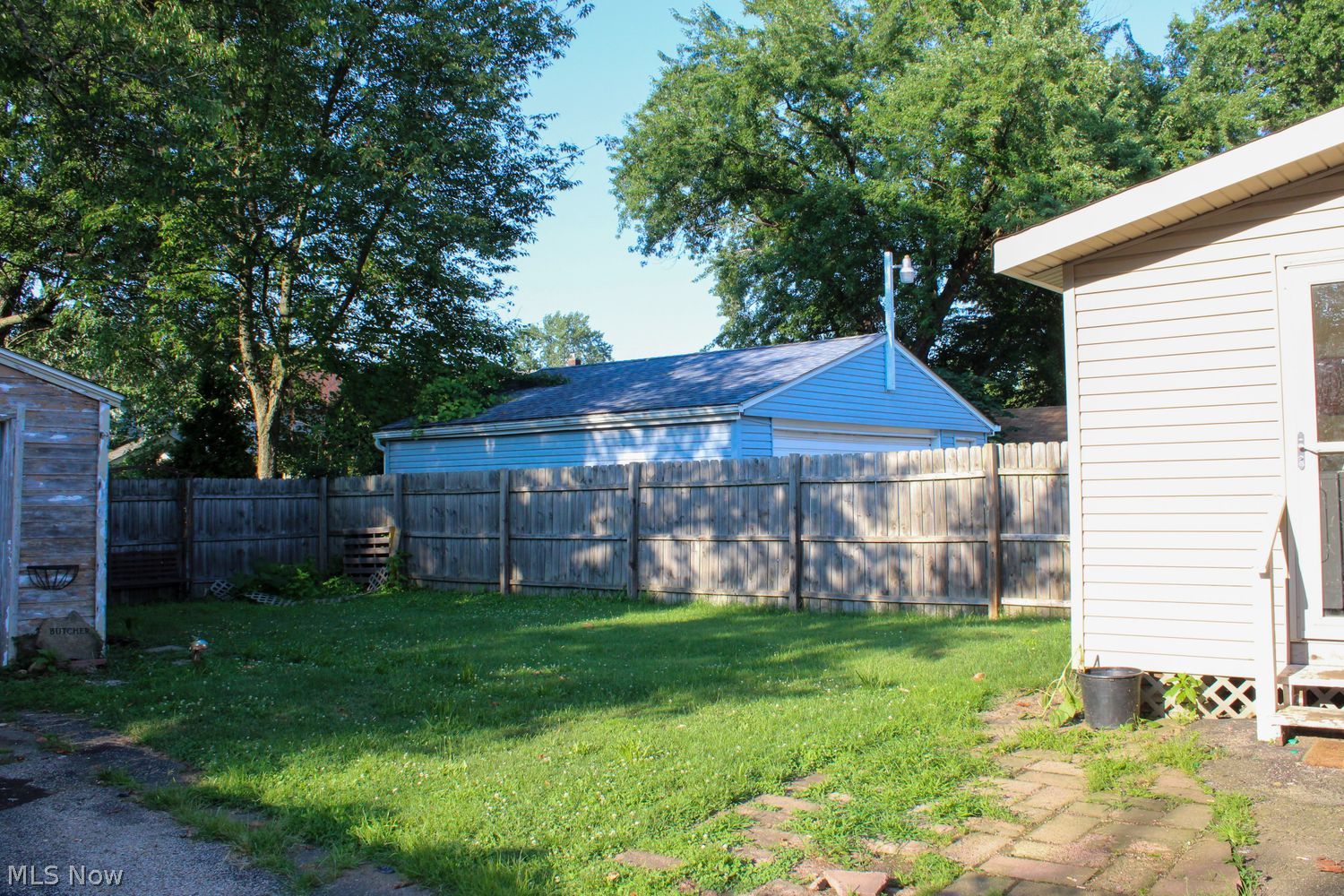 1745 Flint Avenue Akron OH 44305