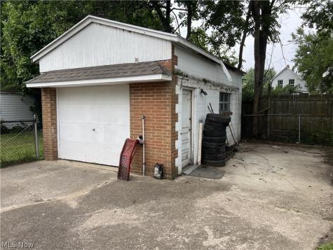 1524 W 23rd Street Lorain OH 44052