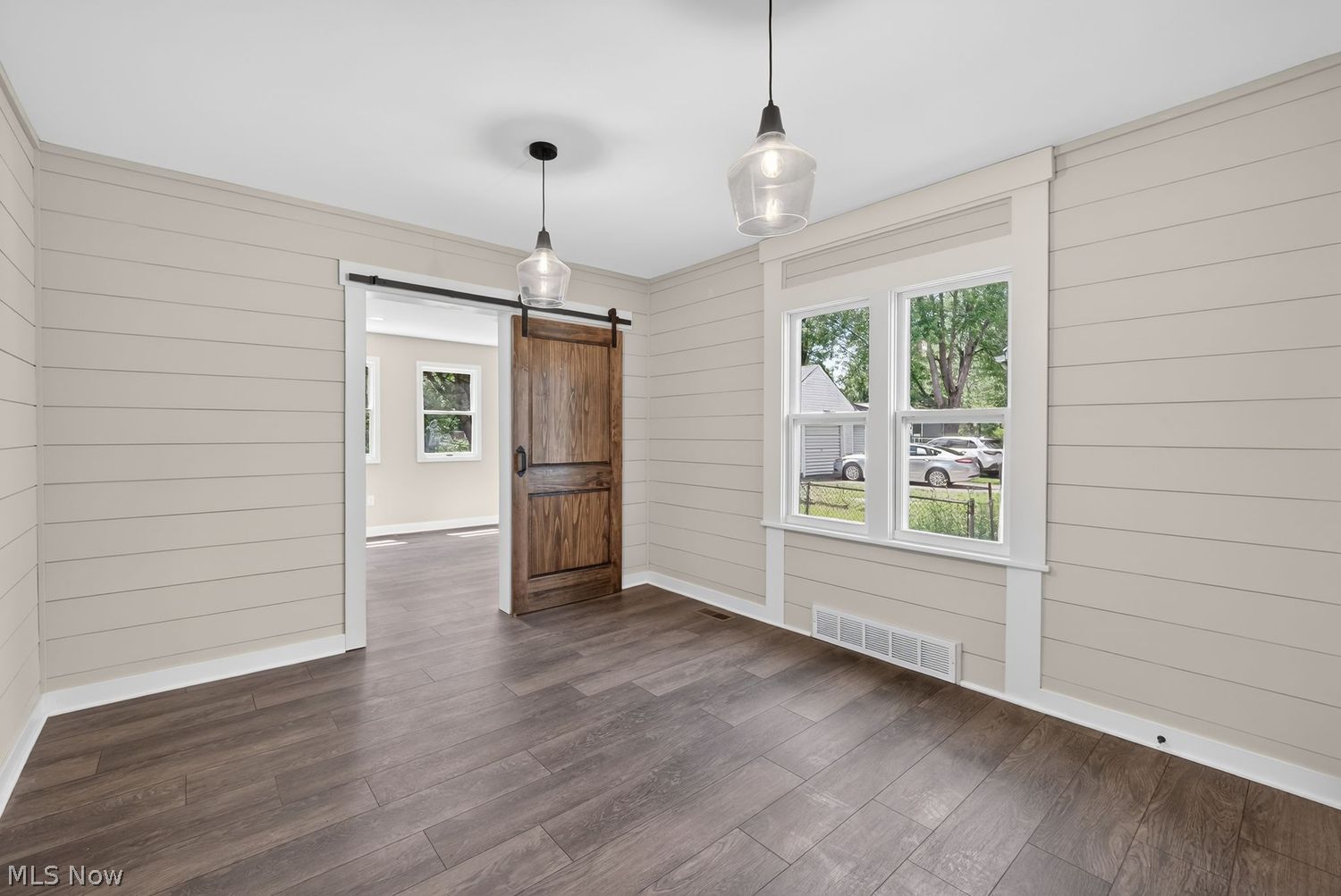 2562 Graham Avenue Akron OH 44312