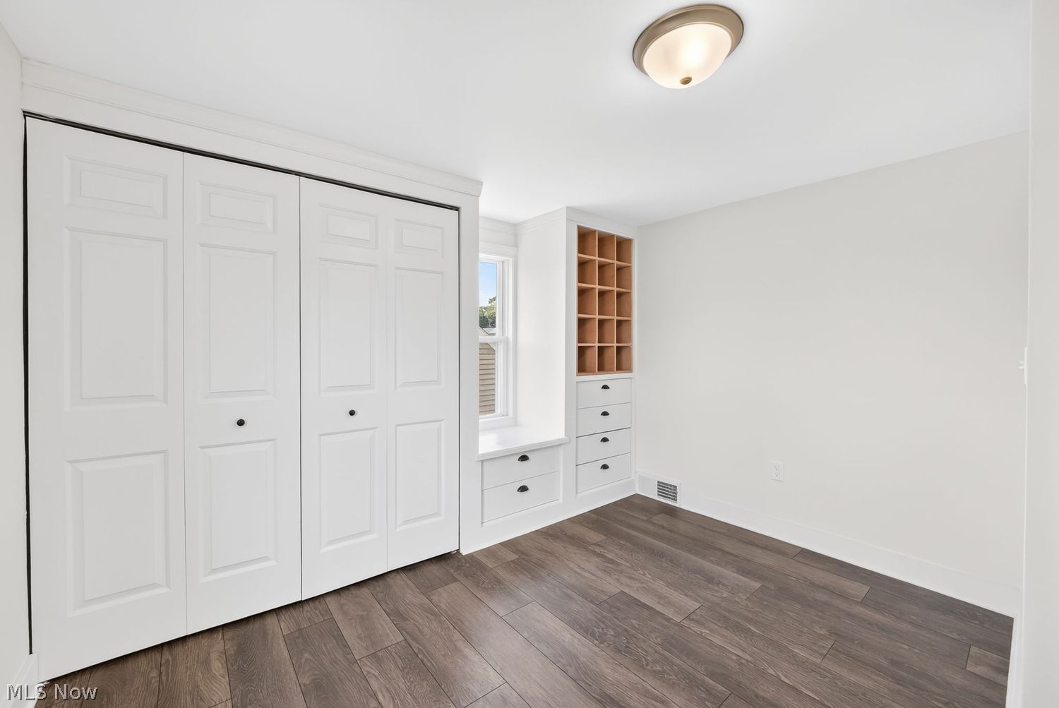 2562 Graham Avenue Akron OH 44312