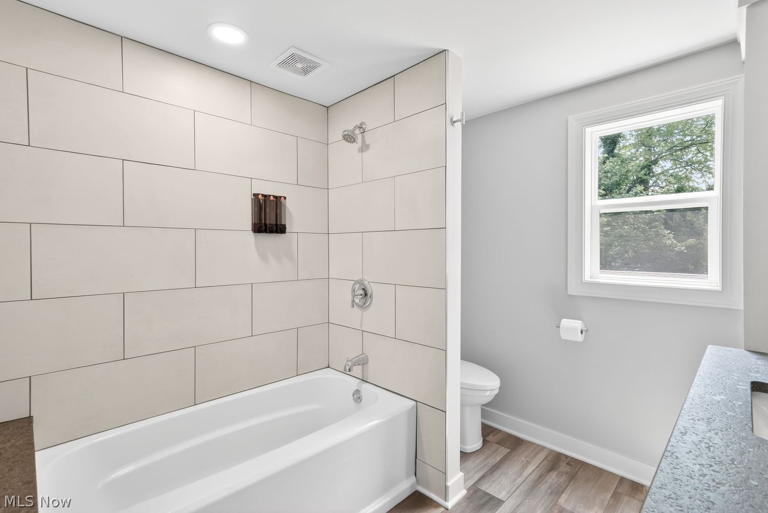 2562 Graham Avenue Akron OH 44312
