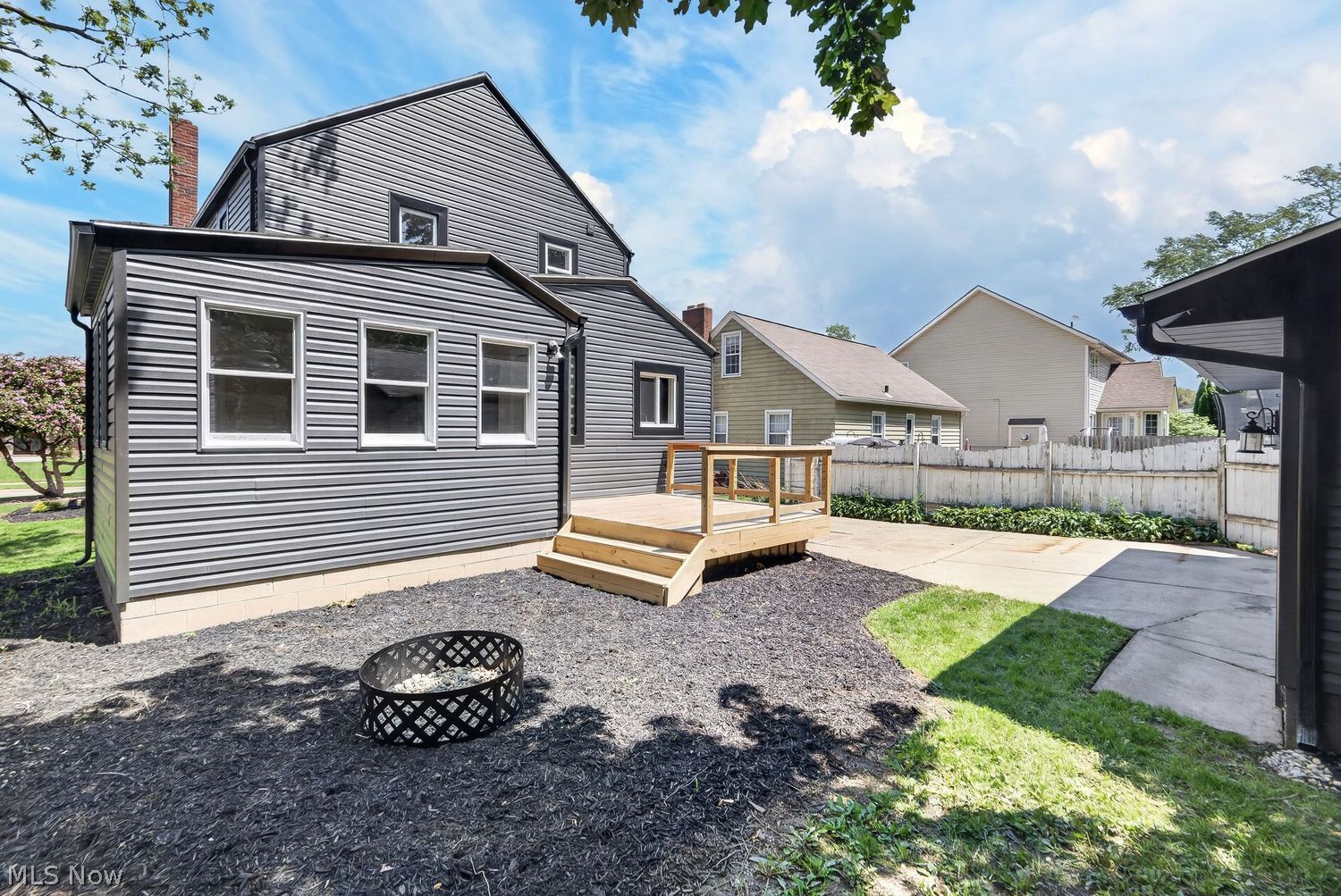 2562 Graham Avenue Akron OH 44312