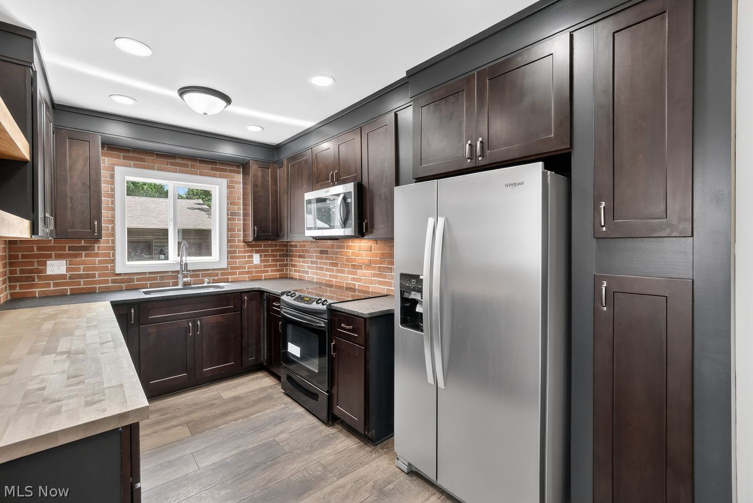 2562 Graham Avenue Akron OH 44312