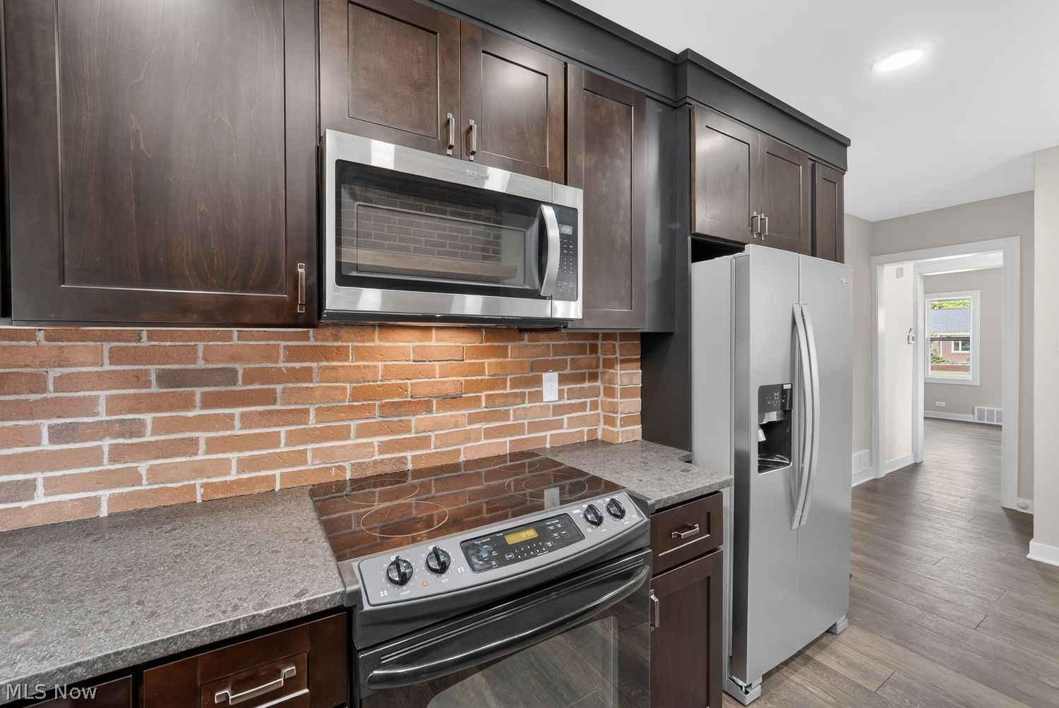 2562 Graham Avenue Akron OH 44312