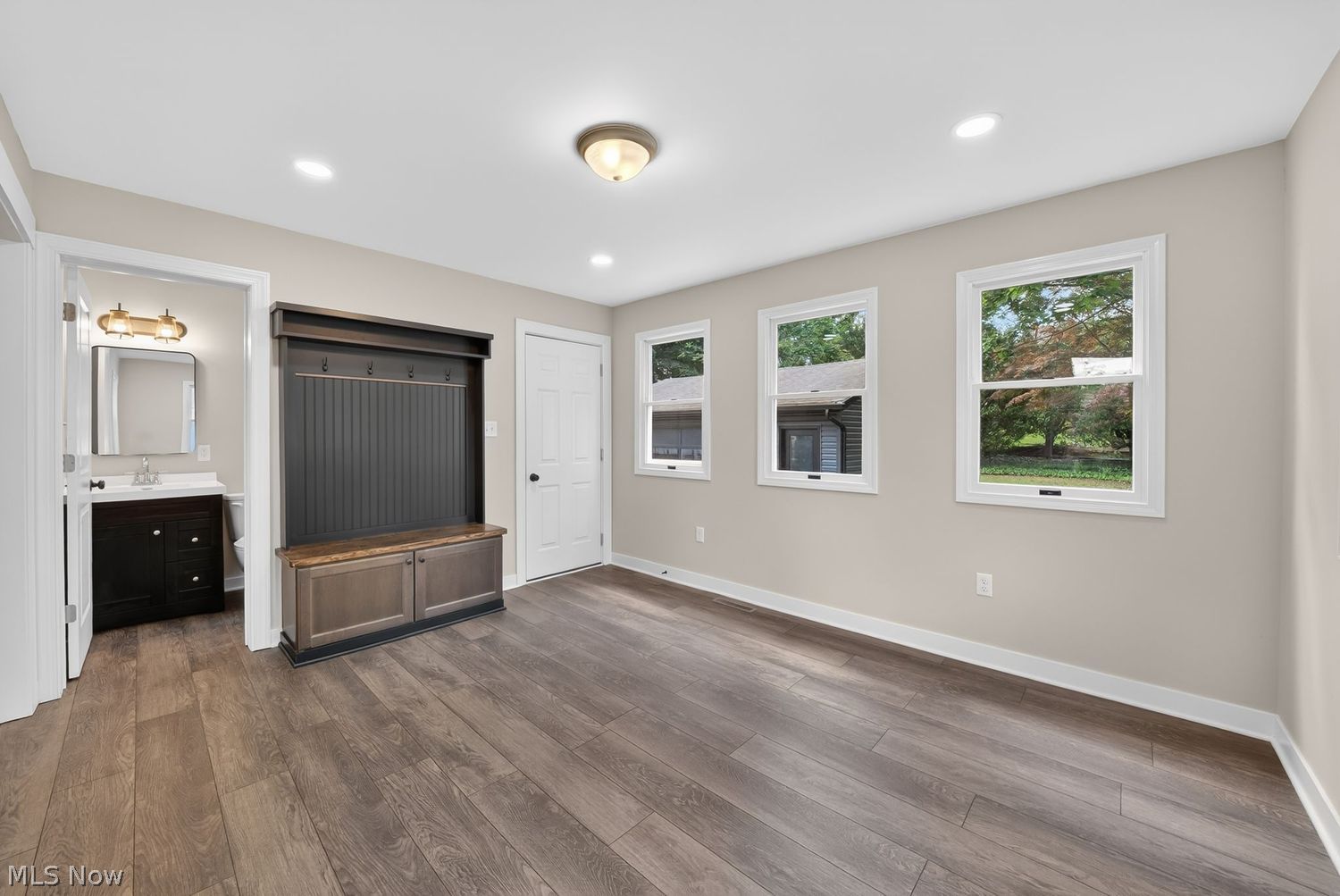 2562 Graham Avenue Akron OH 44312