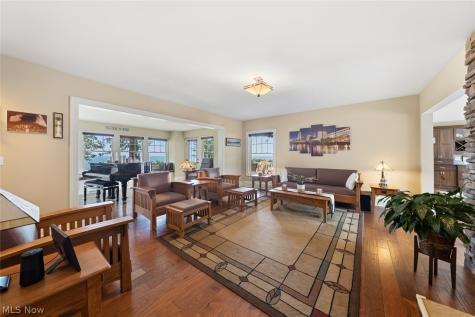 25021 Lakeview Drive Bay Village OH 44140