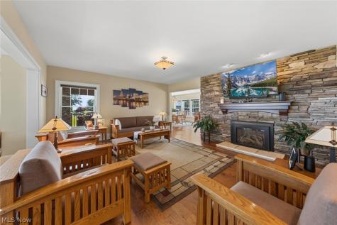 25021 Lakeview Drive Bay Village OH 44140