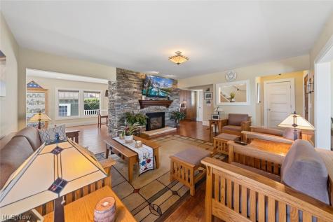 25021 Lakeview Drive Bay Village OH 44140