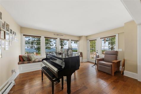 25021 Lakeview Drive Bay Village OH 44140