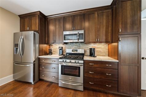 25021 Lakeview Drive Bay Village OH 44140
