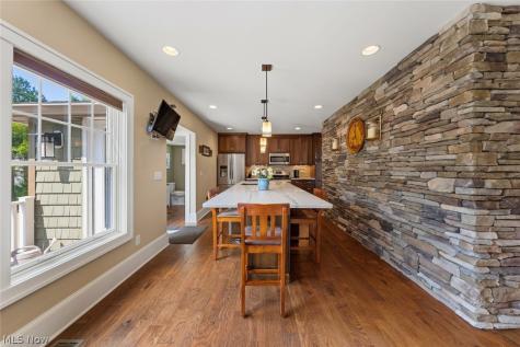 25021 Lakeview Drive Bay Village OH 44140