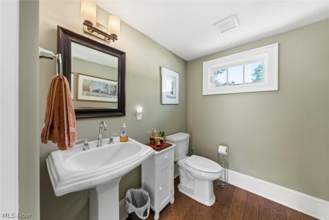25021 Lakeview Drive Bay Village OH 44140