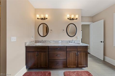 25021 Lakeview Drive Bay Village OH 44140