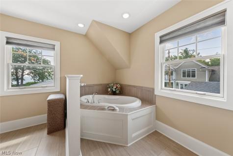 25021 Lakeview Drive Bay Village OH 44140