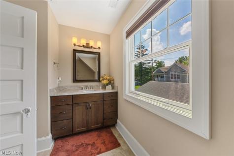 25021 Lakeview Drive Bay Village OH 44140