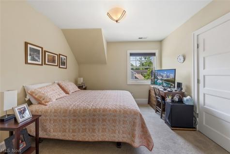 25021 Lakeview Drive Bay Village OH 44140