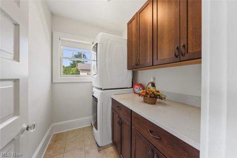 25021 Lakeview Drive Bay Village OH 44140