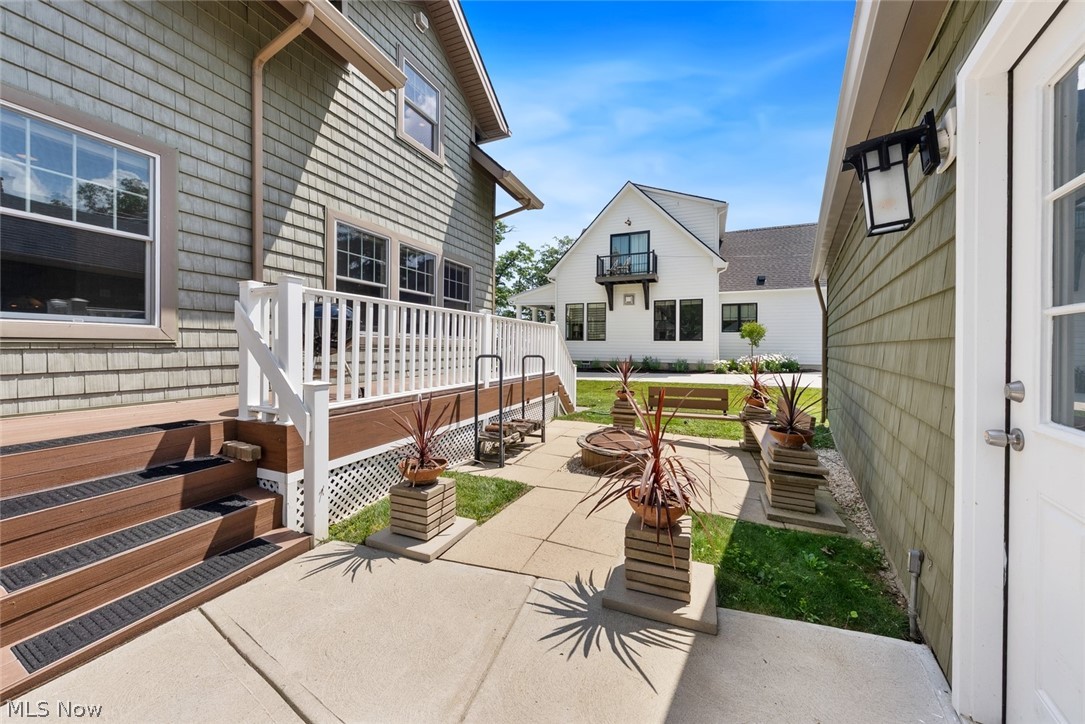 25021 Lakeview Drive Bay Village OH 44140