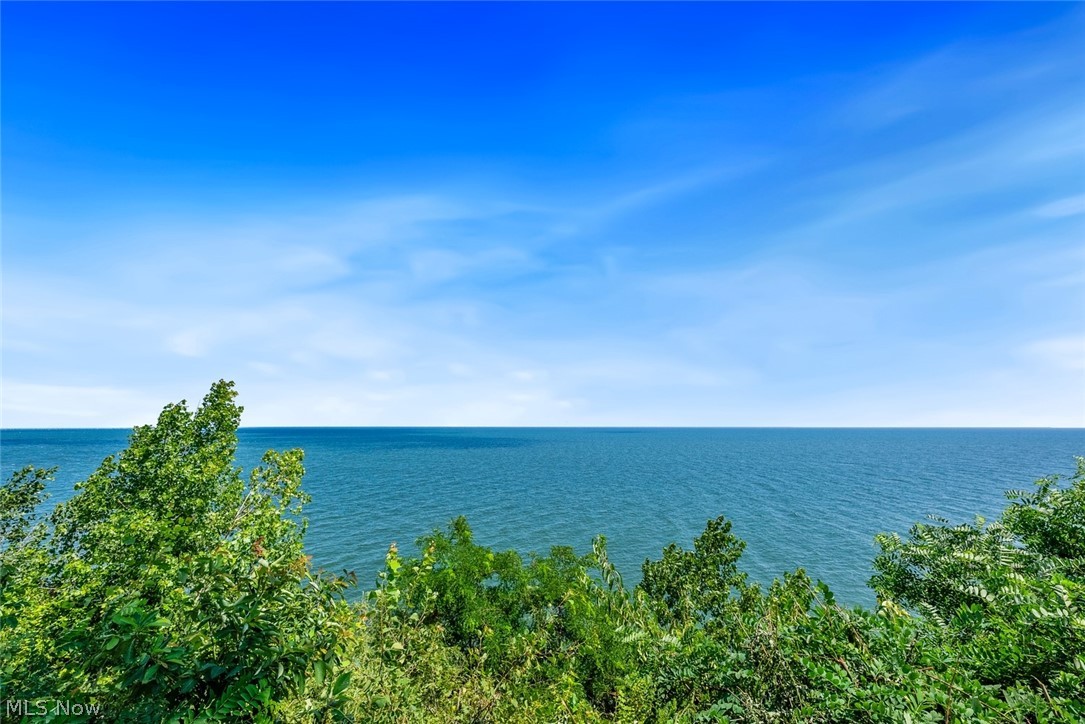 25021 Lakeview Drive Bay Village OH 44140