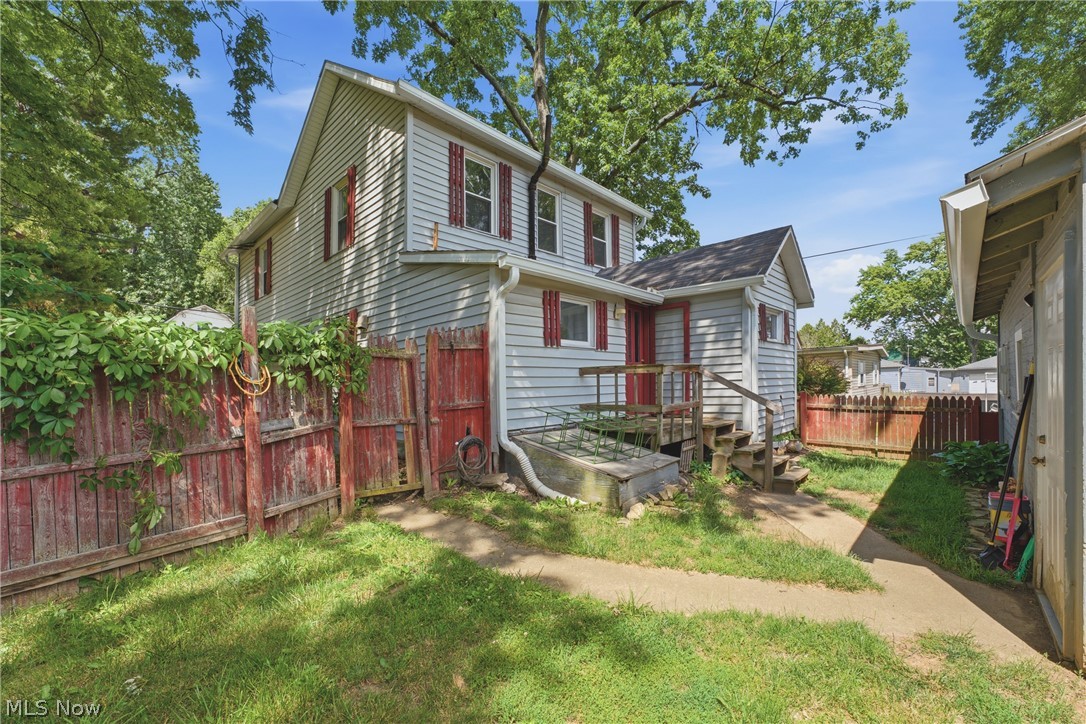 245 E Robinson Street Shreve OH 44676