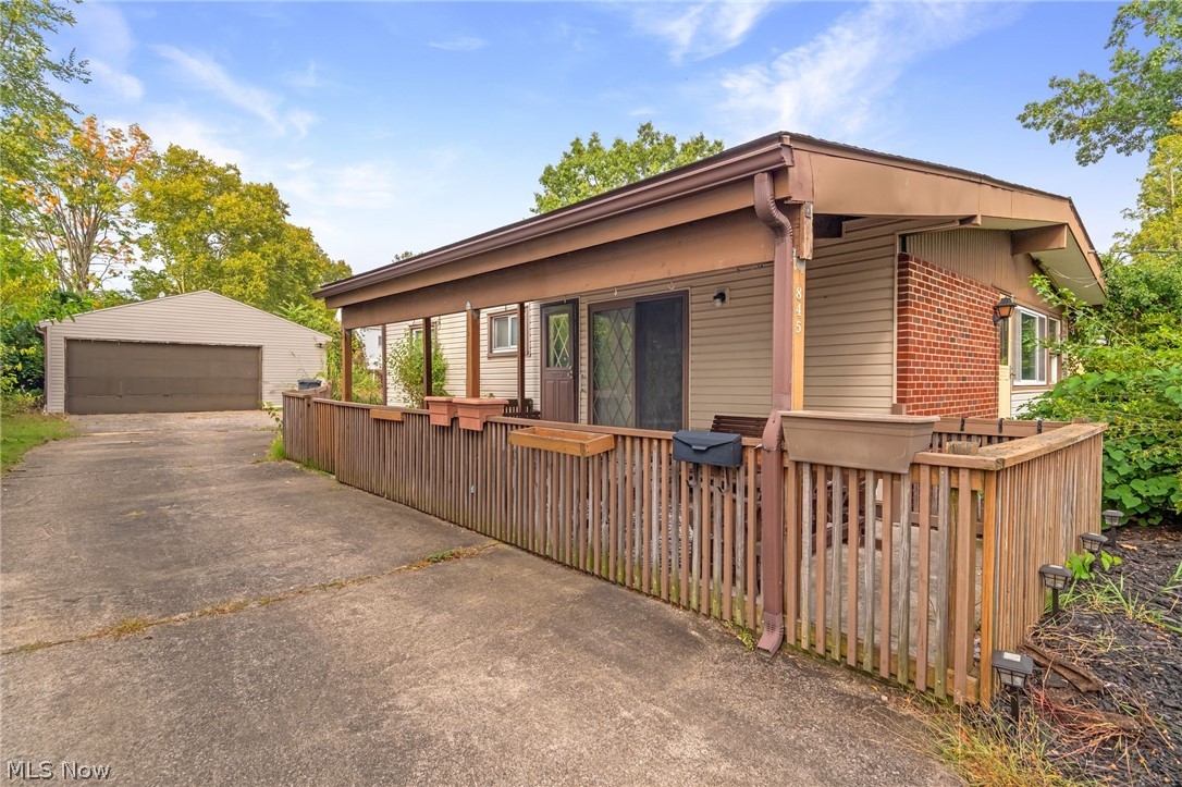 845 Carnegie Avenue Akron OH 44314