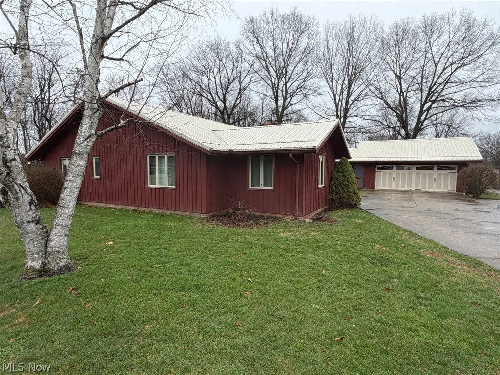 144 W 1st Street Minerva OH 44657