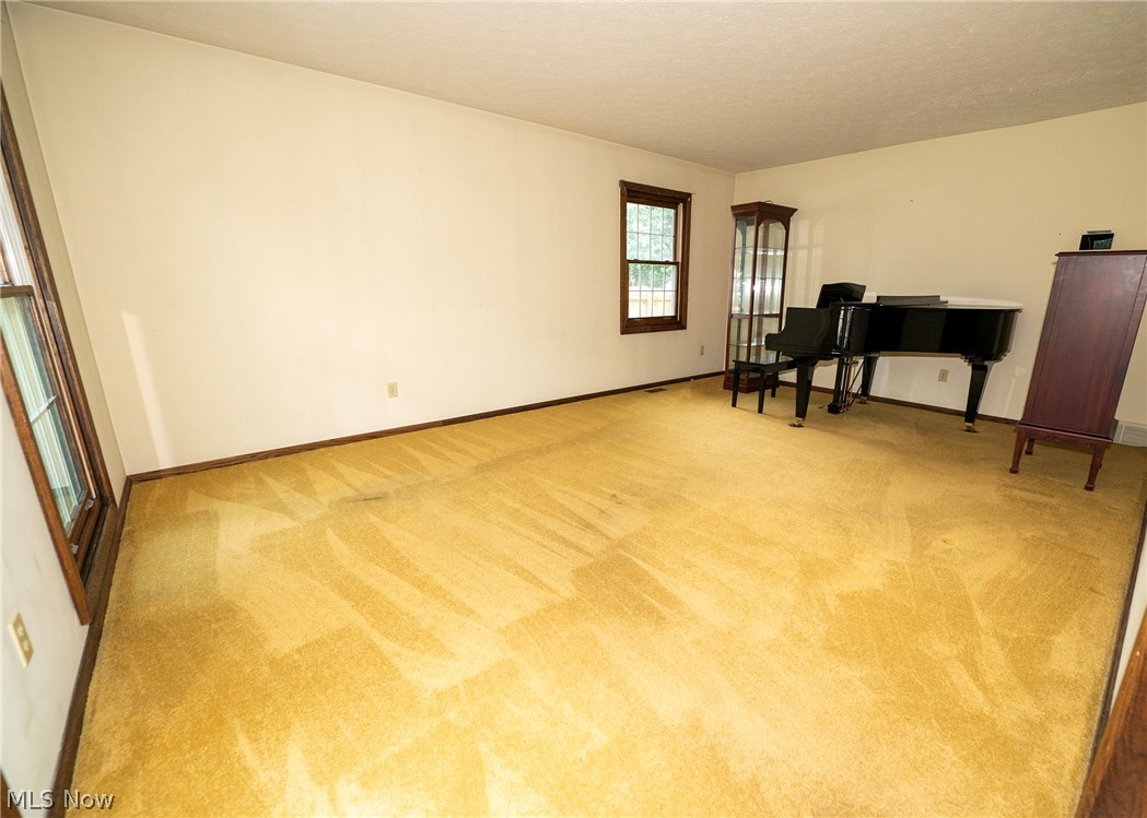 241 Kent Circle NE New Philadelphia OH 44663