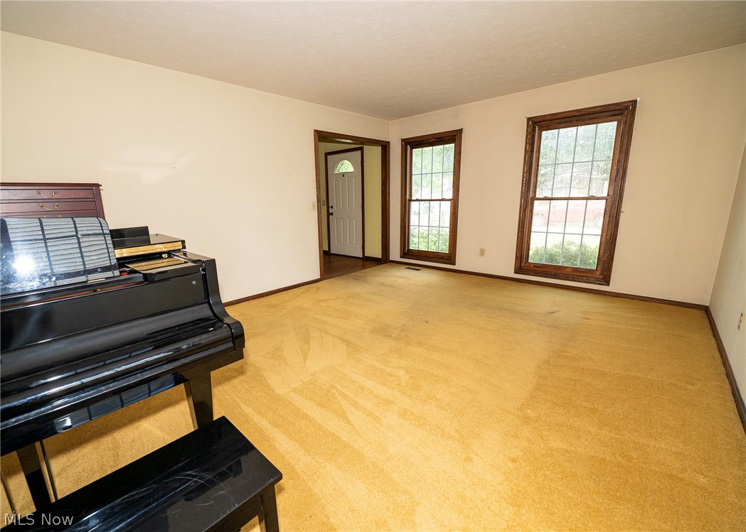 241 Kent Circle NE New Philadelphia OH 44663