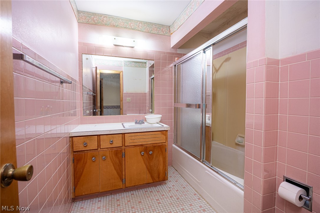 756 Ridgewood Drive Coshocton OH 43812