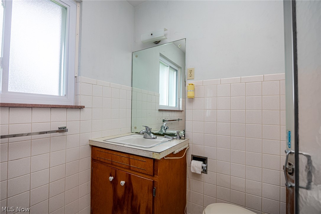 756 Ridgewood Drive Coshocton OH 43812
