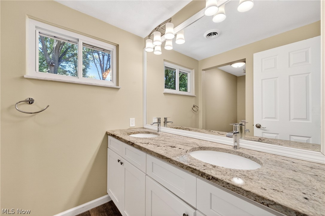 27864 Edgepark Boulevard North Olmsted OH 44070