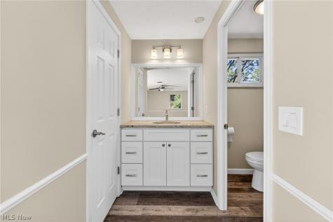 27864 Edgepark Boulevard North Olmsted OH 44070