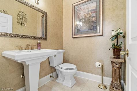 1524 Eagle Watch Street NE Canton OH 44721