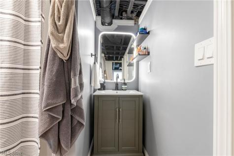 14707 Delaware Avenue Lakewood OH 44107