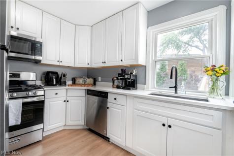 14707 Delaware Avenue Lakewood OH 44107