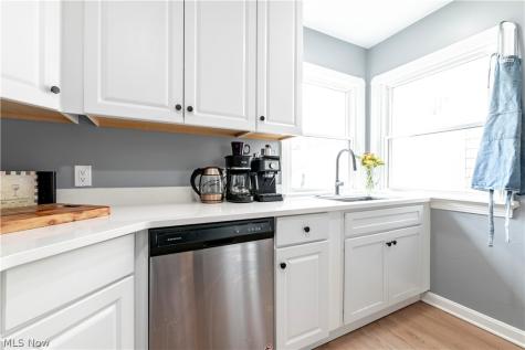 14707 Delaware Avenue Lakewood OH 44107